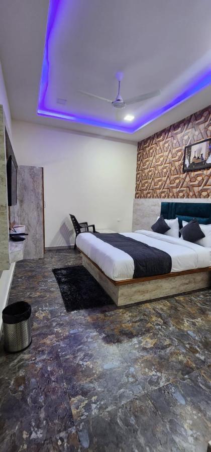 Hotel Sunrise Vadodara Esterno foto