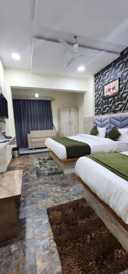 Hotel Sunrise Vadodara Esterno foto