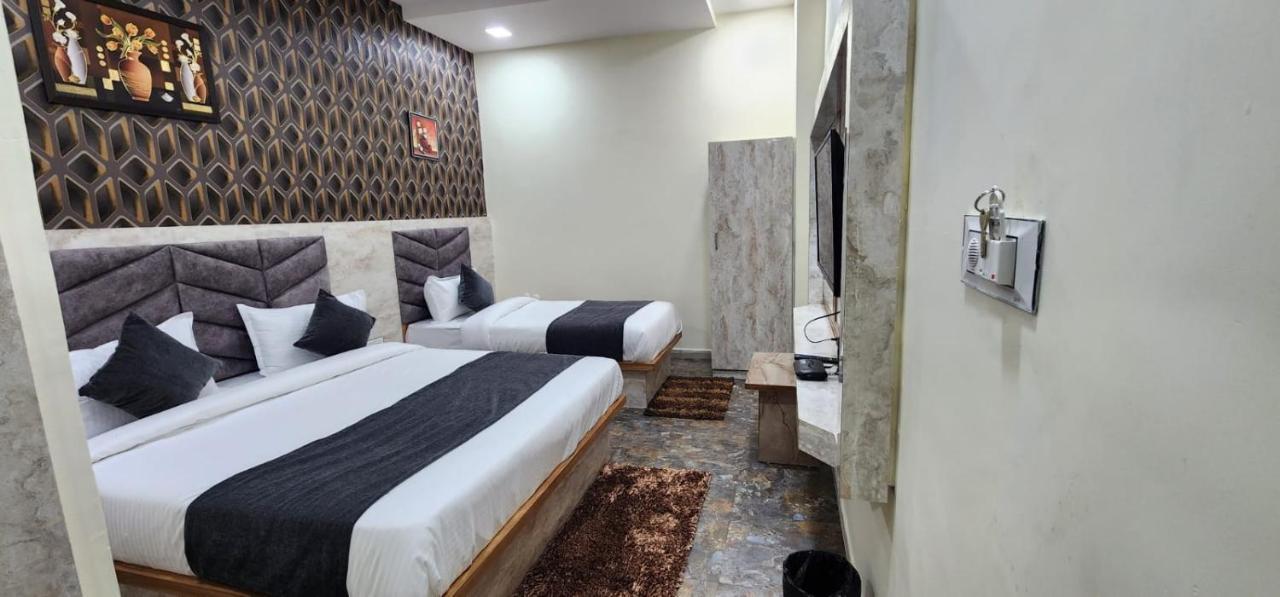 Hotel Sunrise Vadodara Esterno foto