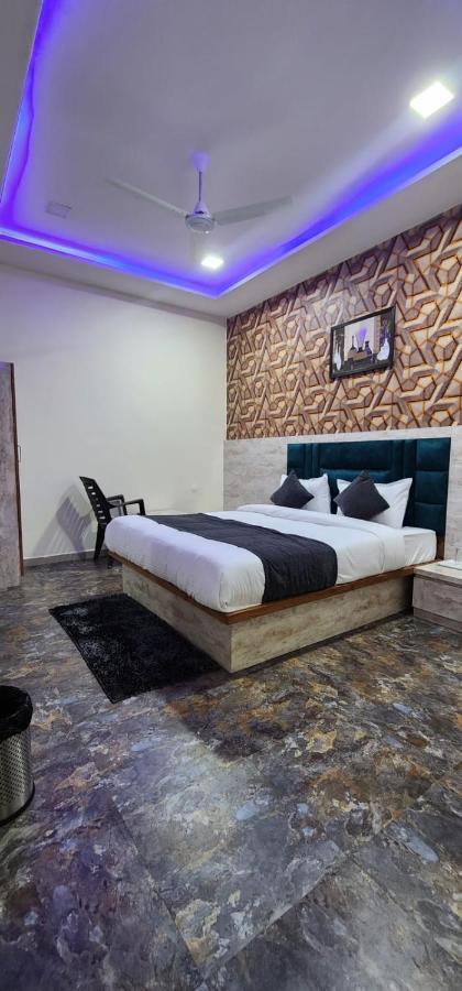 Hotel Sunrise Vadodara Esterno foto